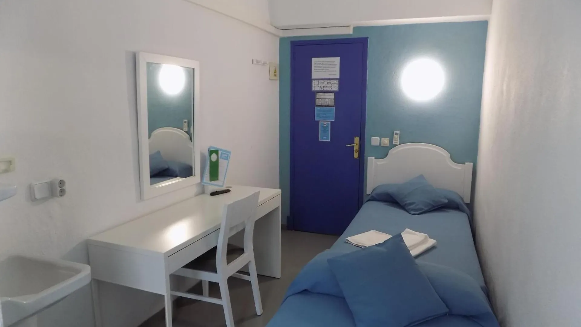 فندق Hostal Villa Maruja إل أرينال إسبانيا