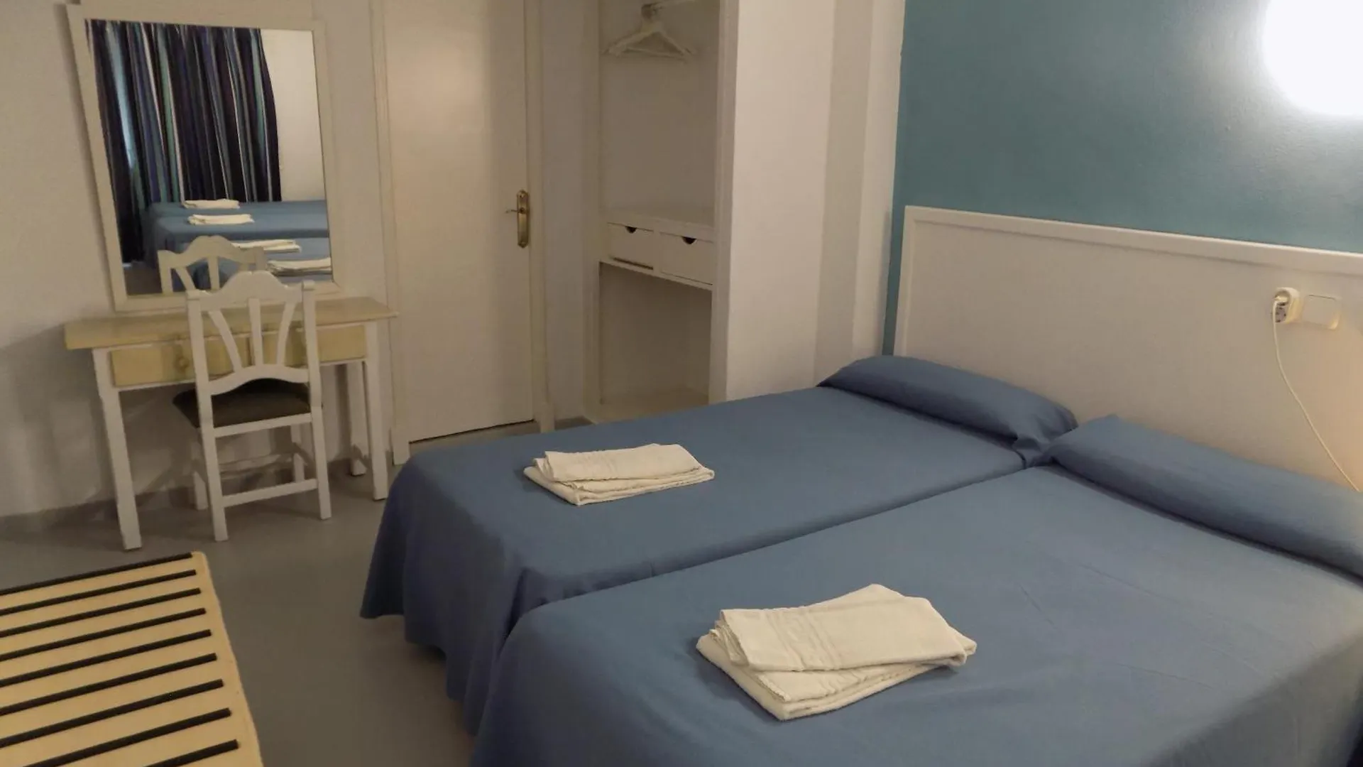 فندق Hostal Villa Maruja إل أرينال