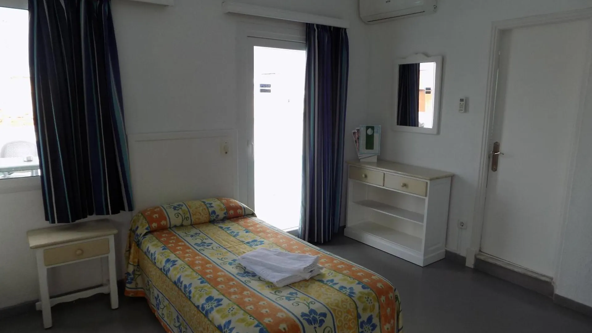 Hostal Villa Maruja إل أرينال إسبانيا