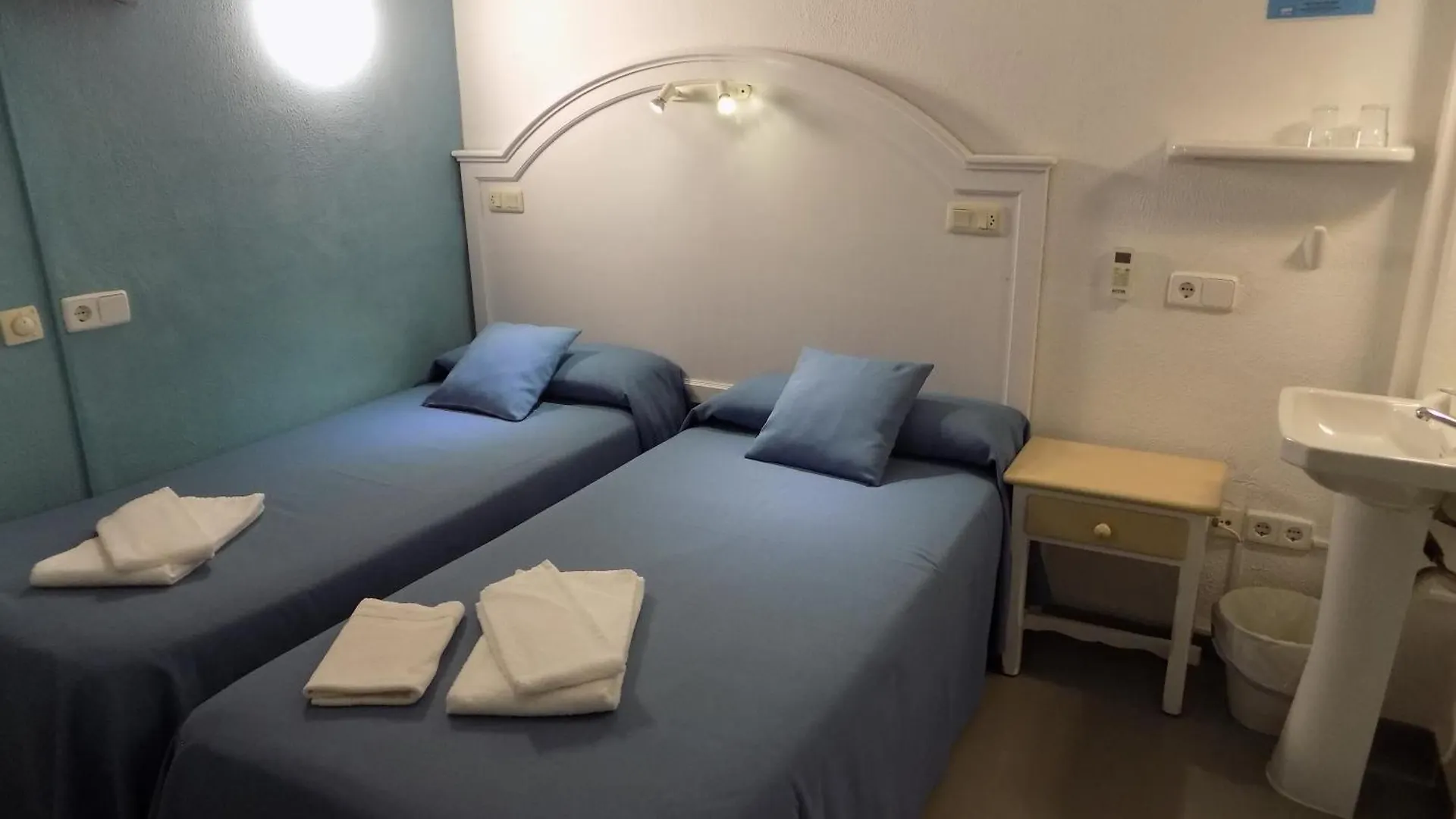 Hostal Villa Maruja El Arenal  0*, El Arenal (Mallorca) Spagna