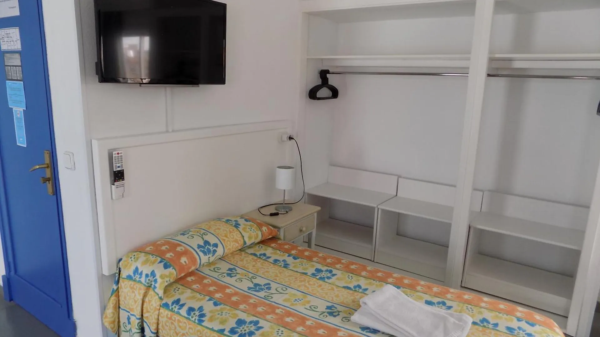 Hostal Villa Maruja El Arenal  Hotel