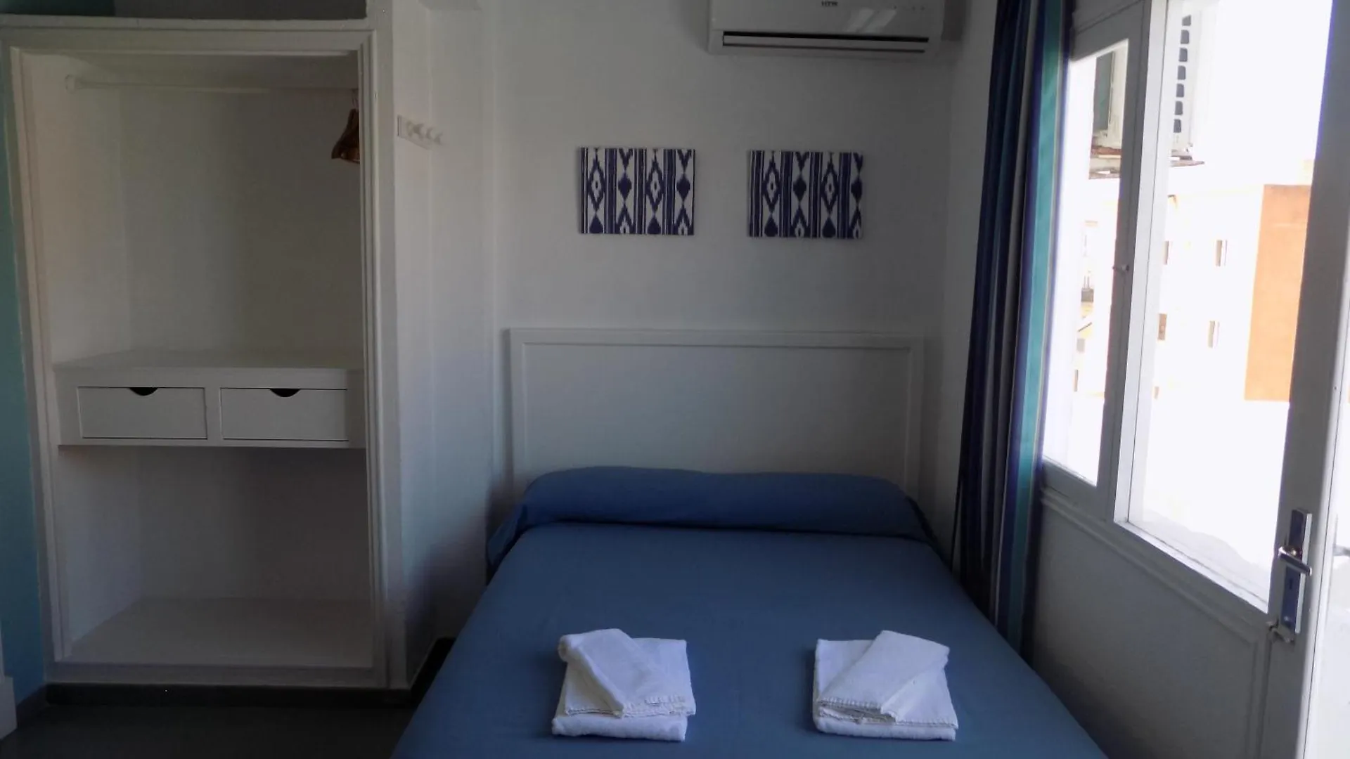 Hostal Villa Maruja El Arenal  Hotel